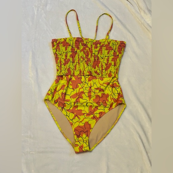 Tanya Taylor
Kendra Smocked One Piece size L - Picture 7 of 10